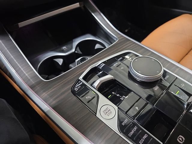 Used 2023 Gray BMW xDrive40i image 24