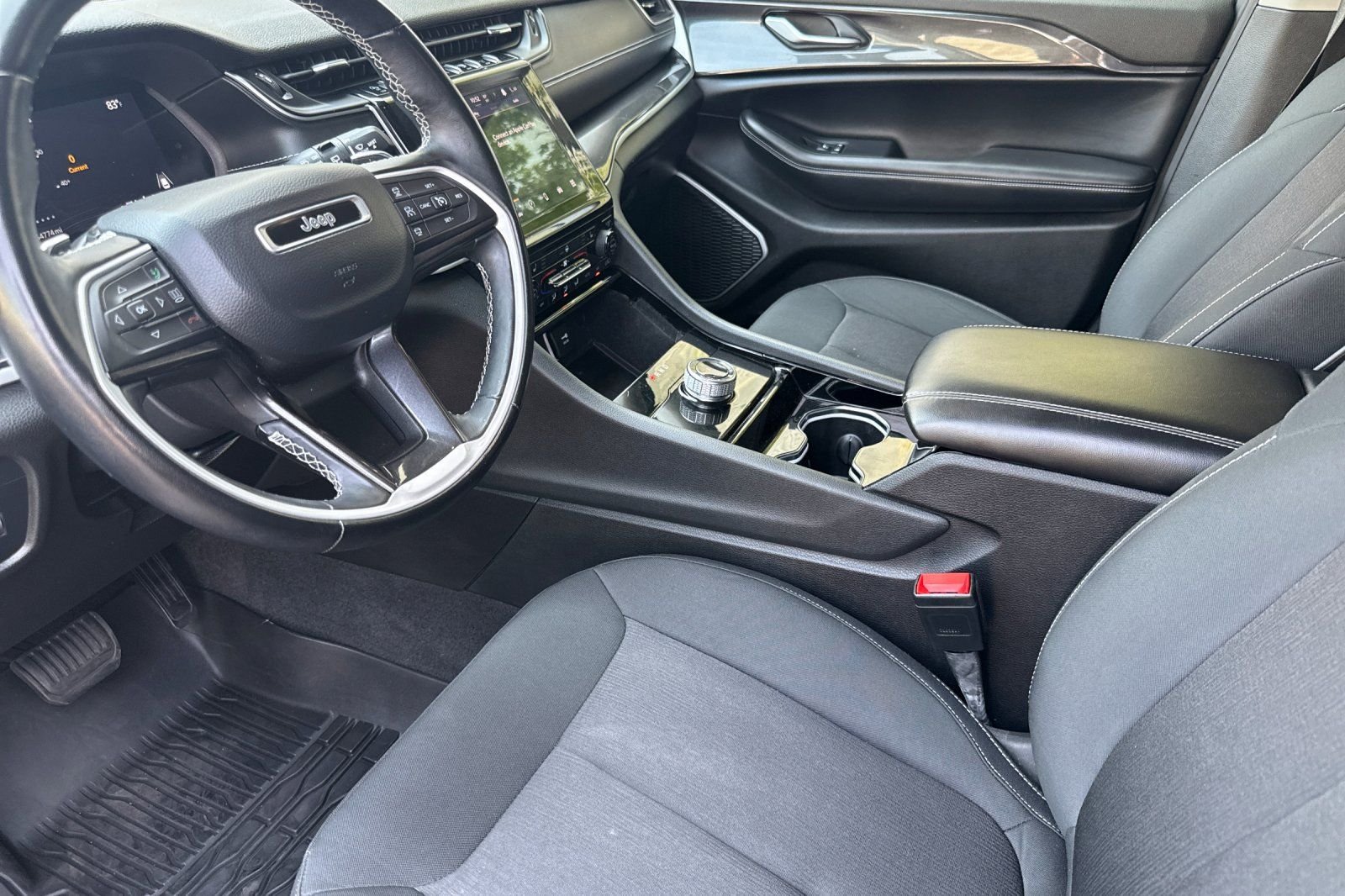 Used 2022 Gray Jeep Laredo image 9