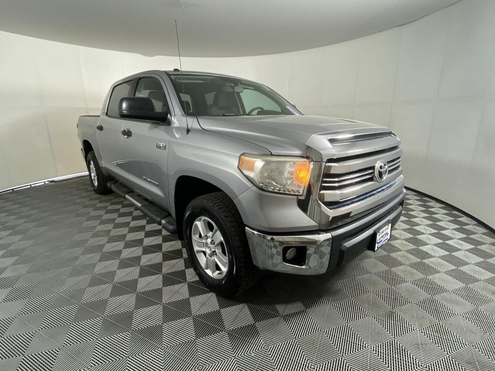 Used 2016 Silver Sky Metallic Toyota SR5 image 9