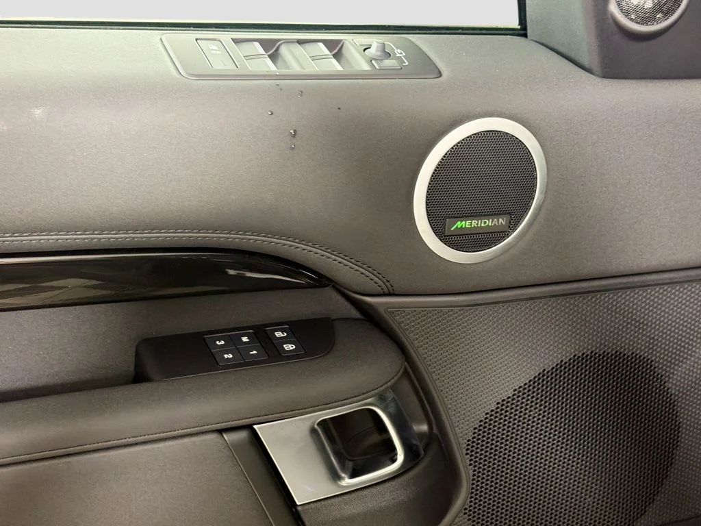 New 2026 Santorini Black Land Rover S image 18