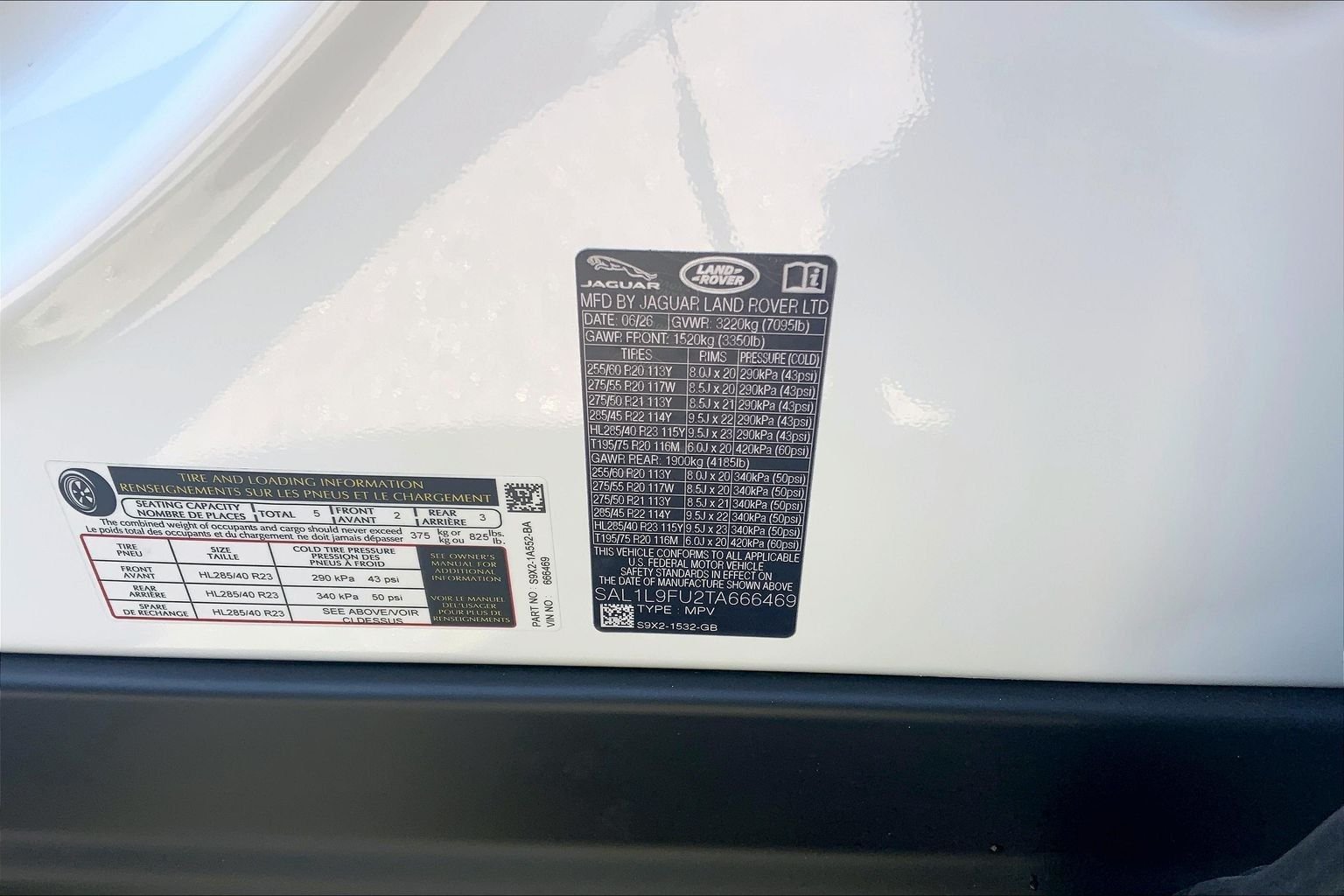 New 2026 Fuji White Land Rover Dynamic SE image 18