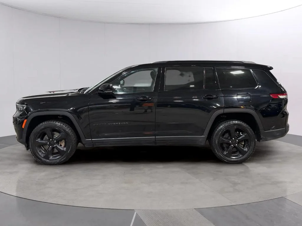 Used 2023 Black Jeep Altitude image 6