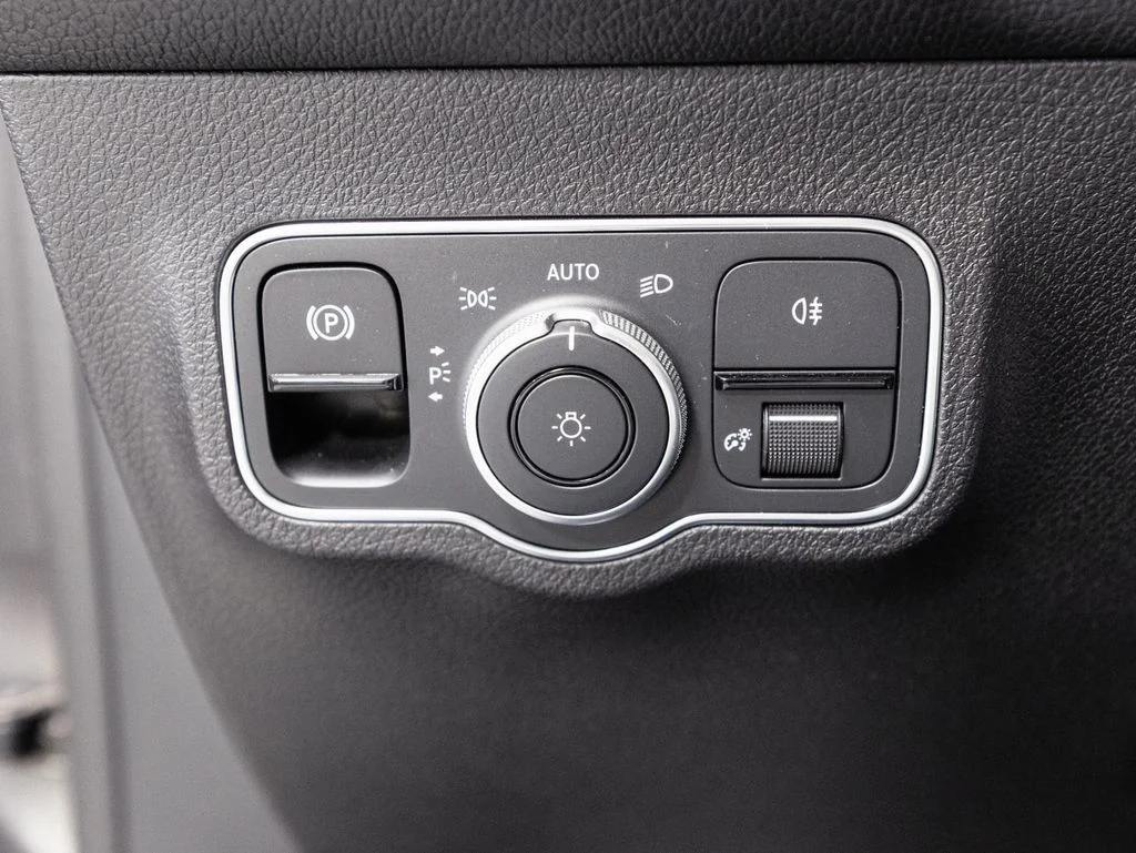 Used 2023 Mountain Gray Metallic Mercedes-Benz 300 image 9