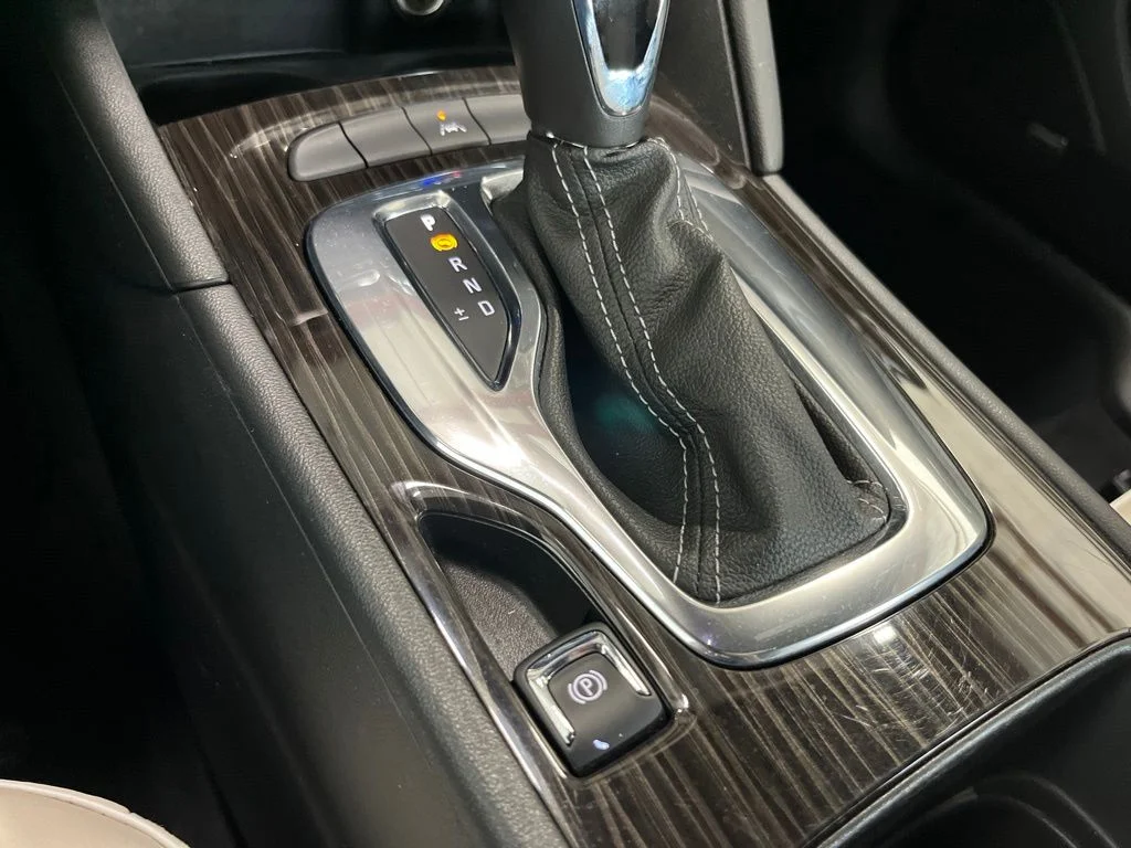 Used 2019 White Buick Avenir image 16