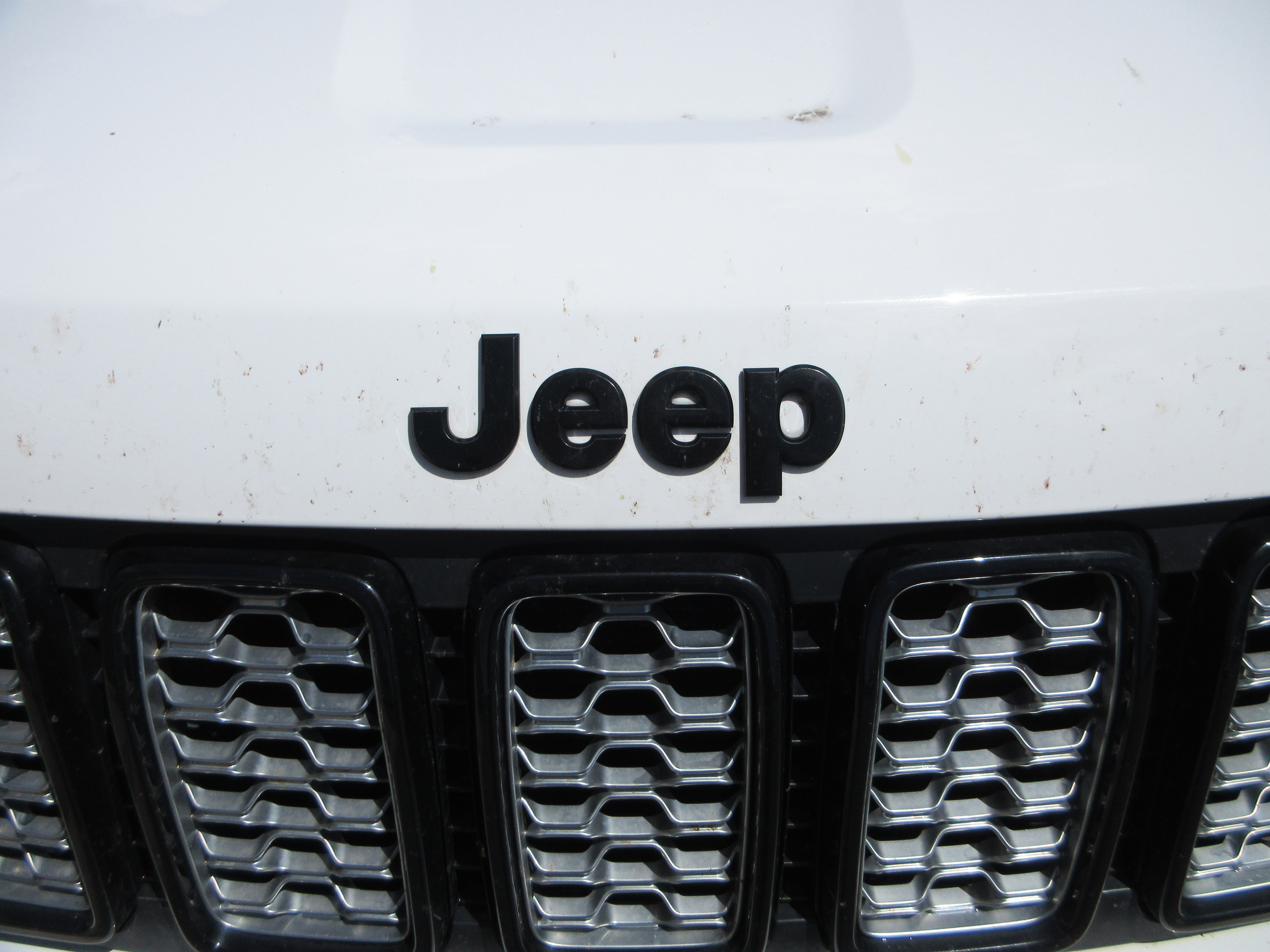 Used 2017 Bright White Clearcoat Jeep Altitude image 15