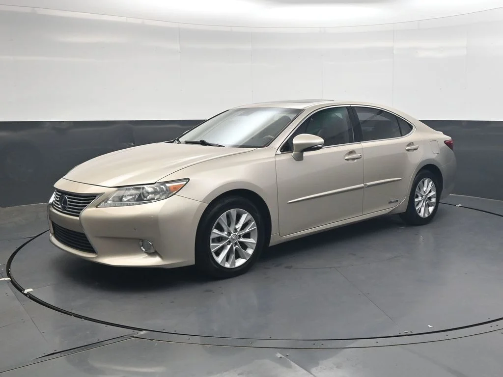Used 2013 Beige Lexus 300h image 9