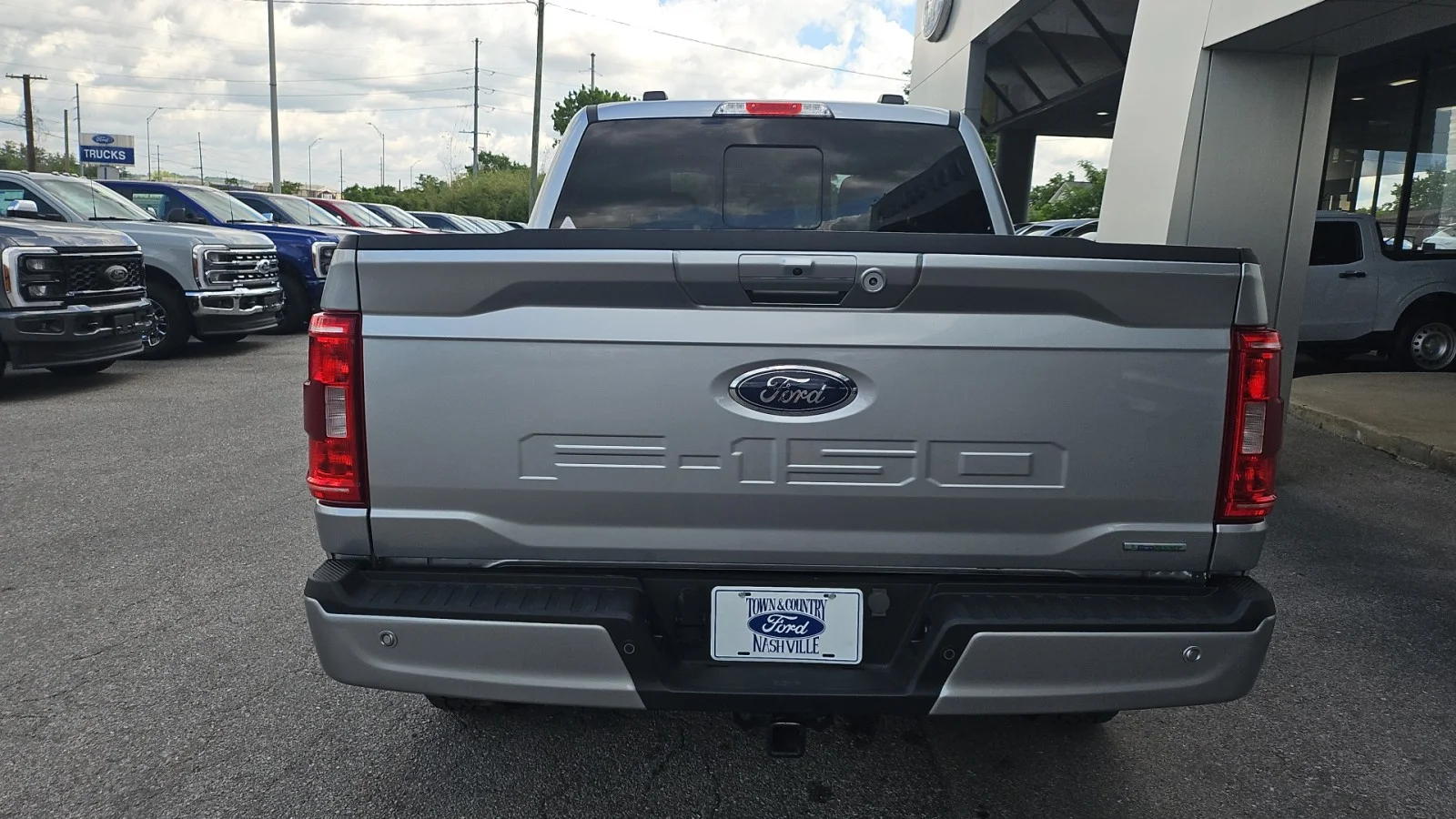 Used 2023 Silver Ford XLT image 4
