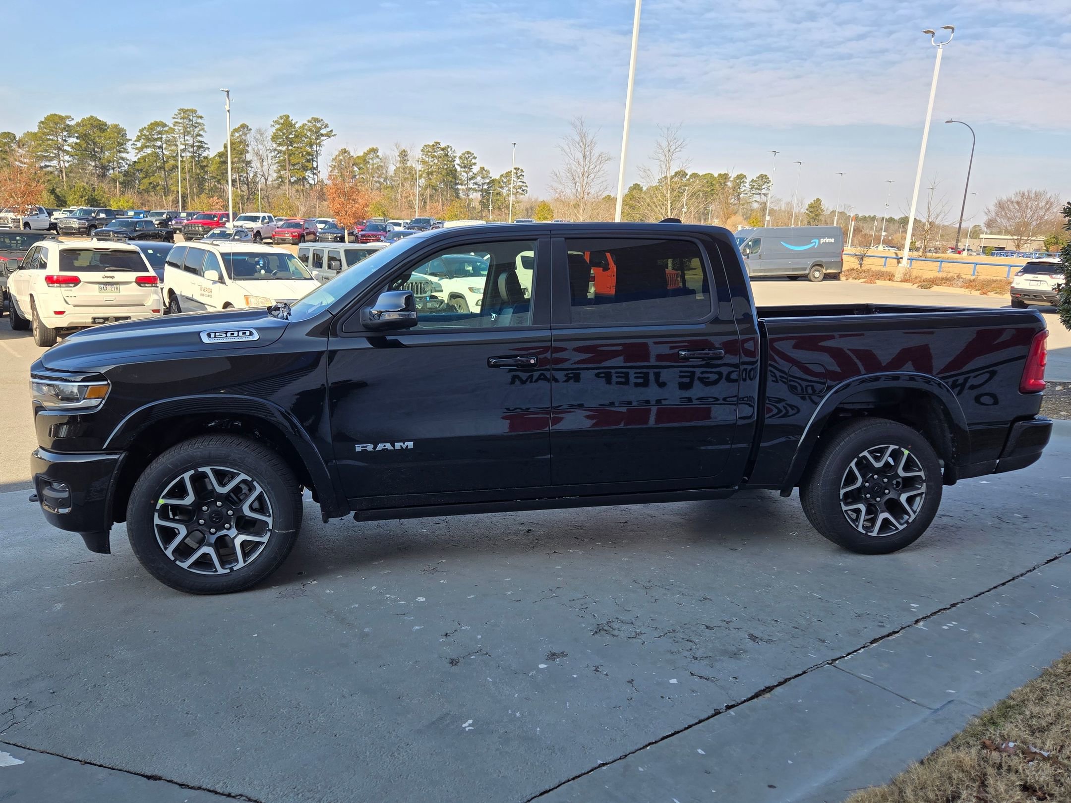 New 2026 Diamond Black Crystal Pearl-Coat Exterior Paint RAM Laramie image 4