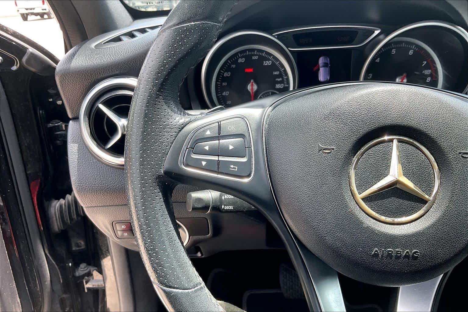 Used 2020 Black Mercedes-Benz GLA 250 image 23