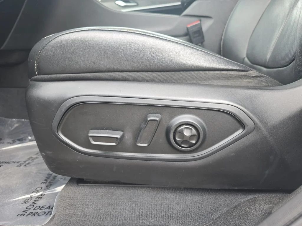 Used 2023 White Jeep Limited image 29