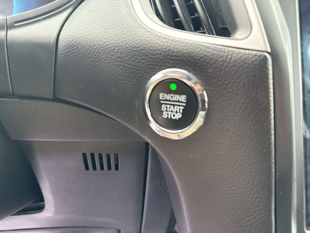 Used 2024 Silver Ford SEL image 18