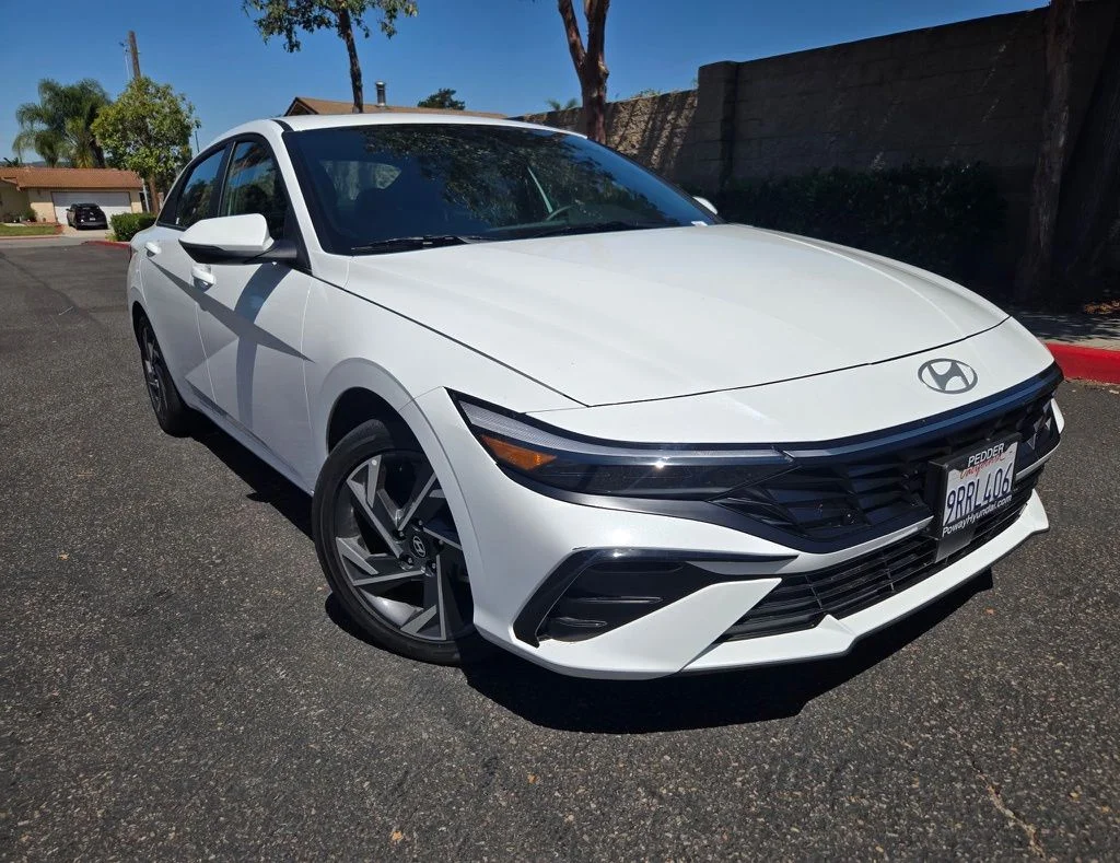 Used 2025 White Hyundai Limited image 1