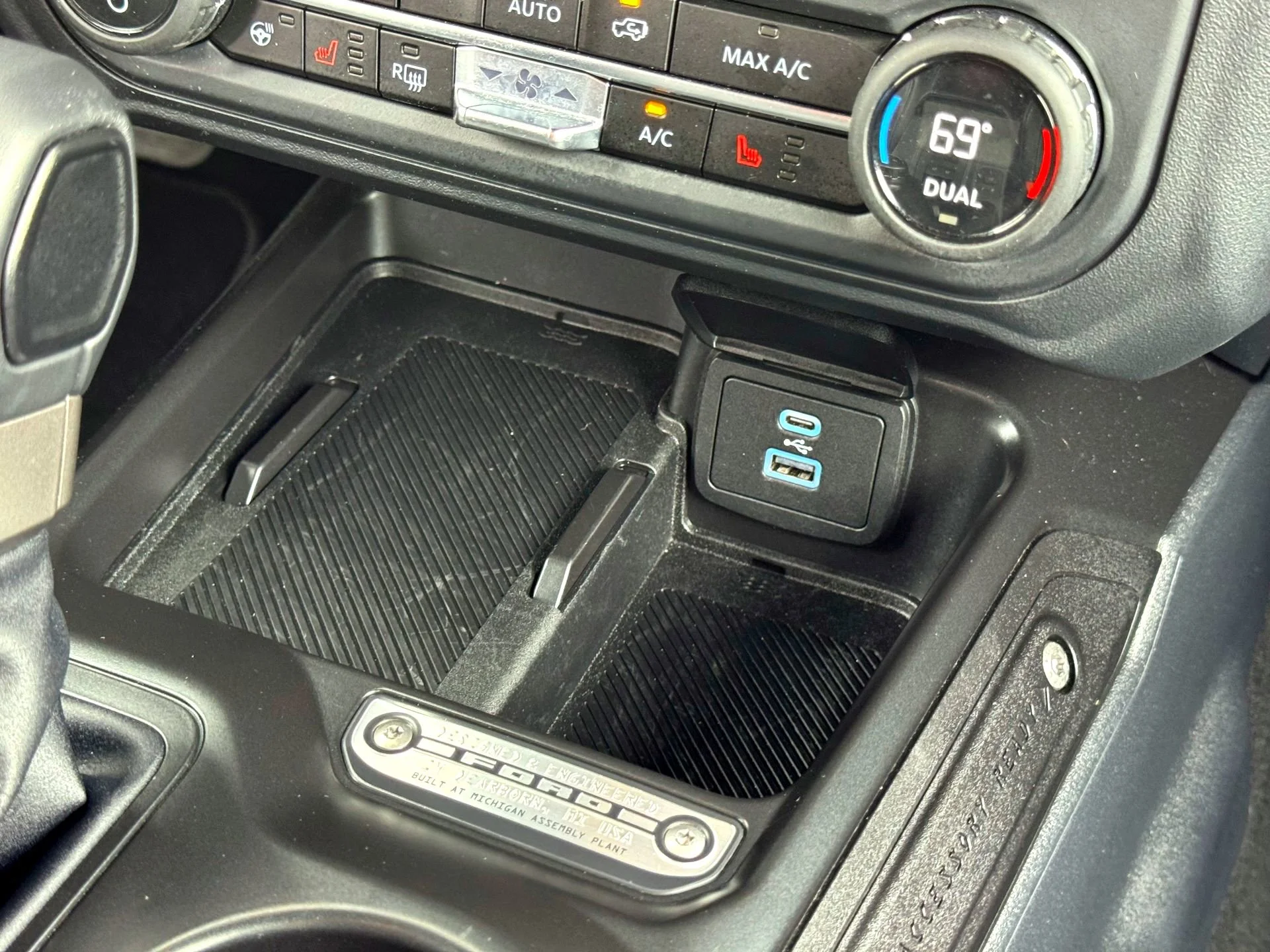 Used 2025  Ford Outer Banks image 28