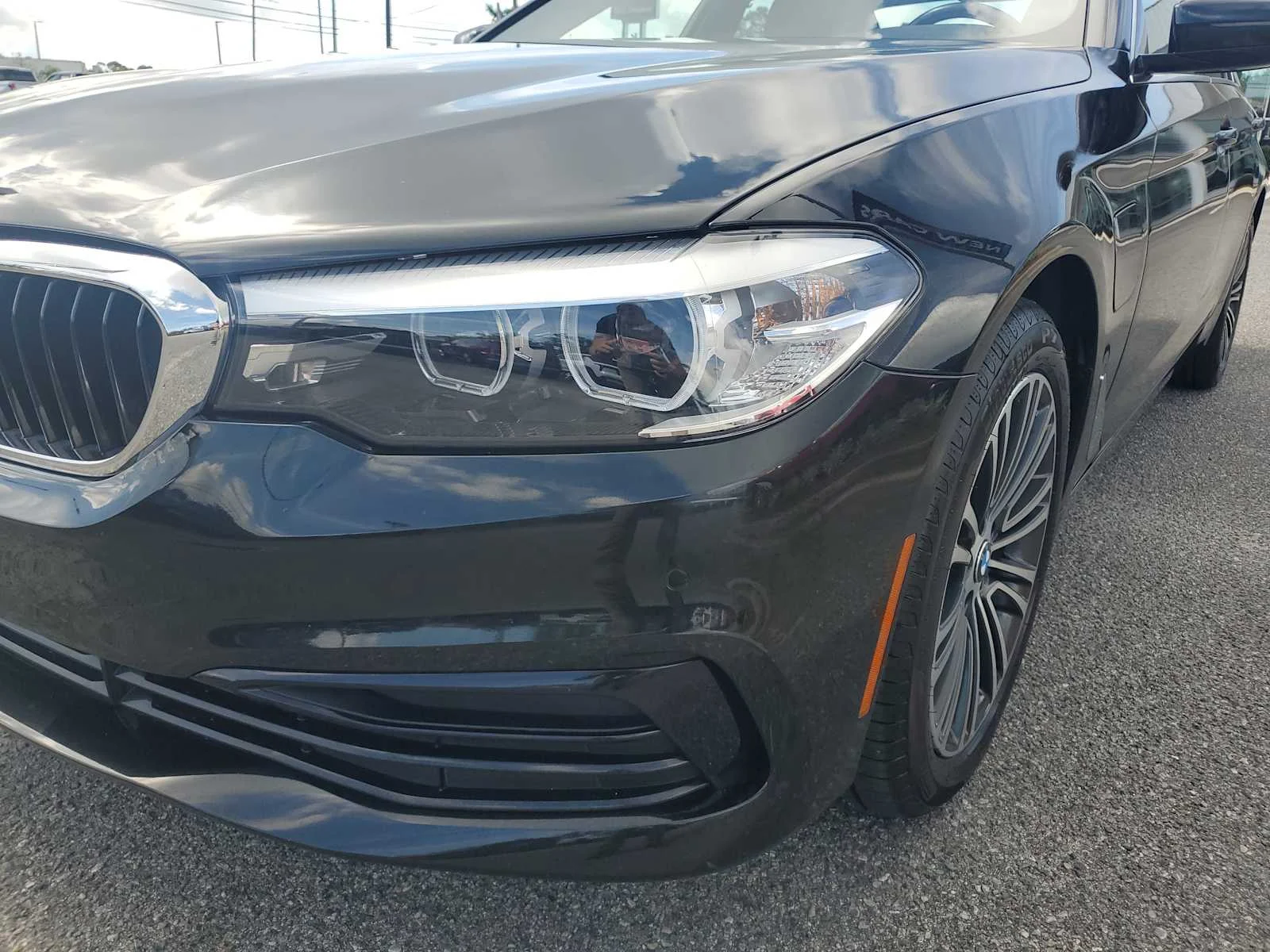 Used 2020 Black Sapphire Metallic BMW 530e iPerformance image 15