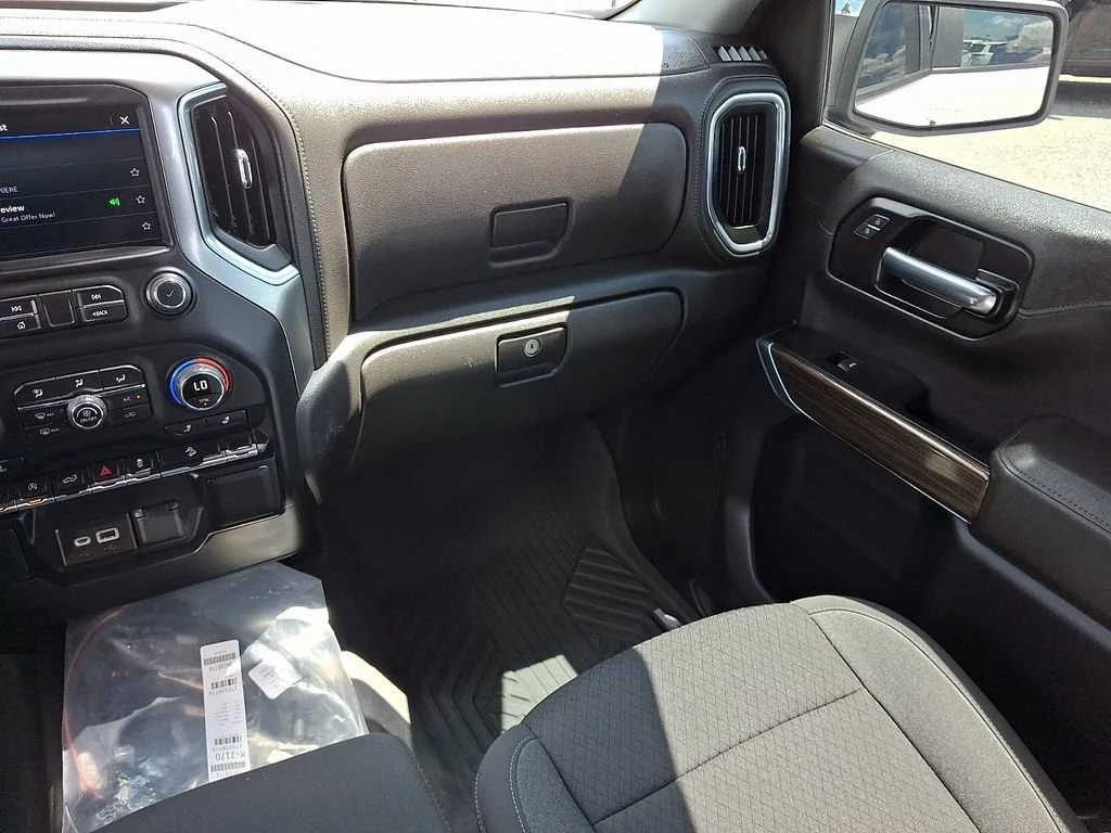 Used 2022 Summit White Chevrolet LT image 17