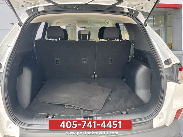 Used 2022 White Ford SE image 24