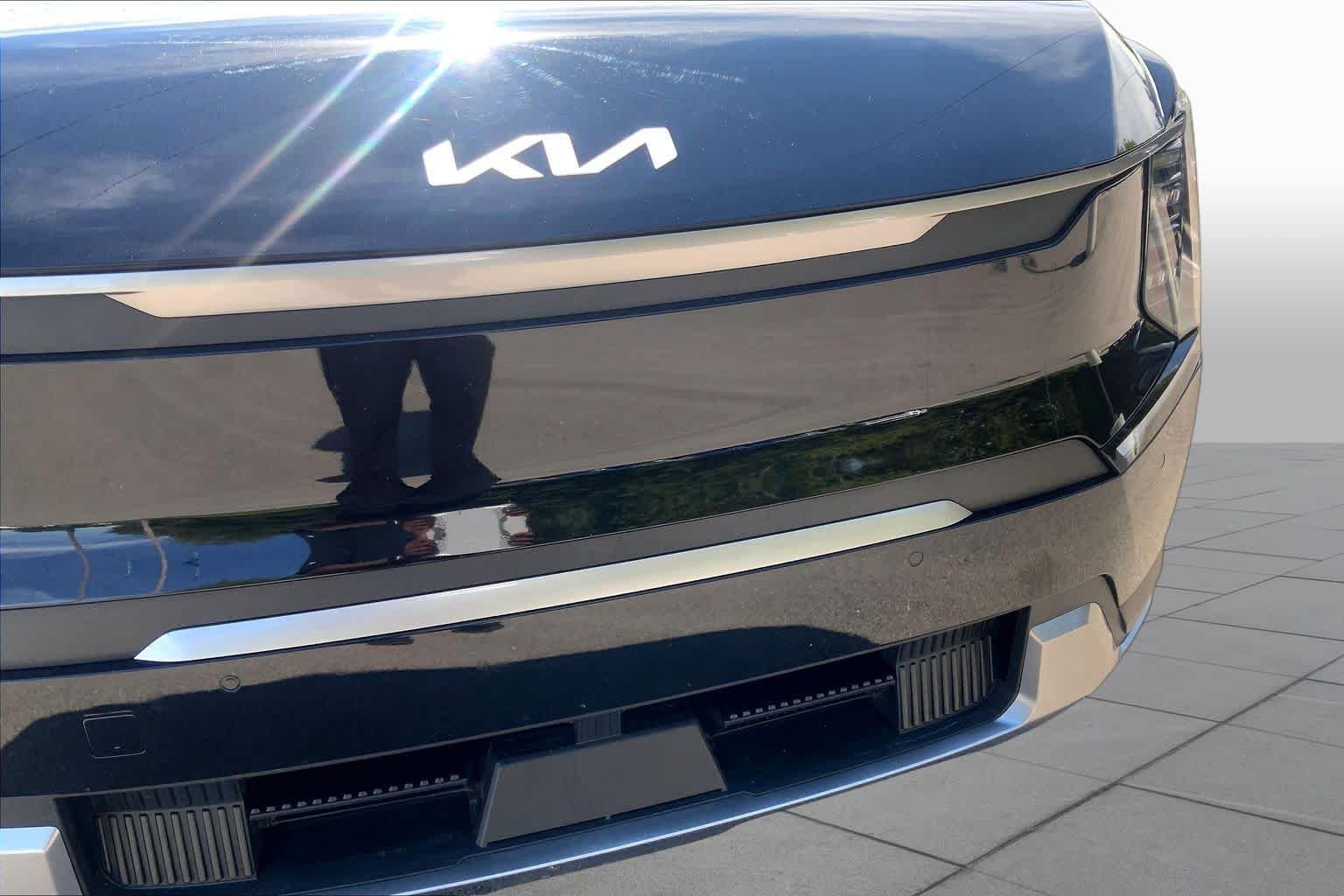 Certified Used 2024 Aurora Black Pearl Kia Light Long Range image 27