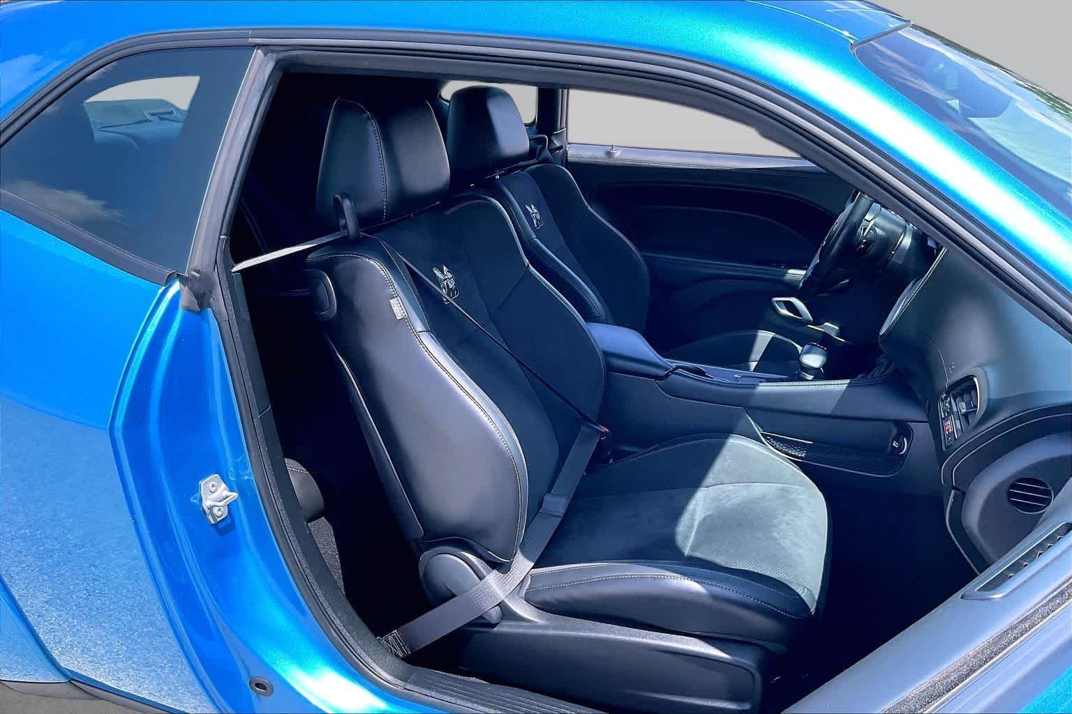 Used 2023 B5 Blue Pearlcoat Dodge R/T Scat Pack Widebody image 9