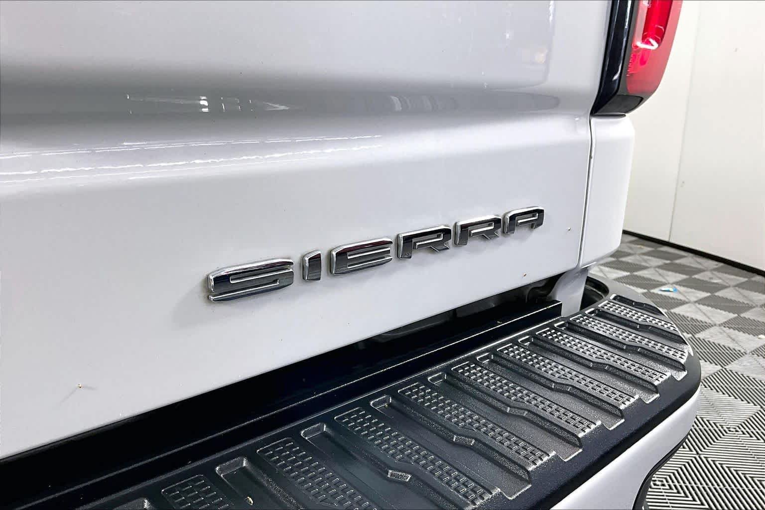 Used 2020 White Frost Tricoat GMC Denali image 26