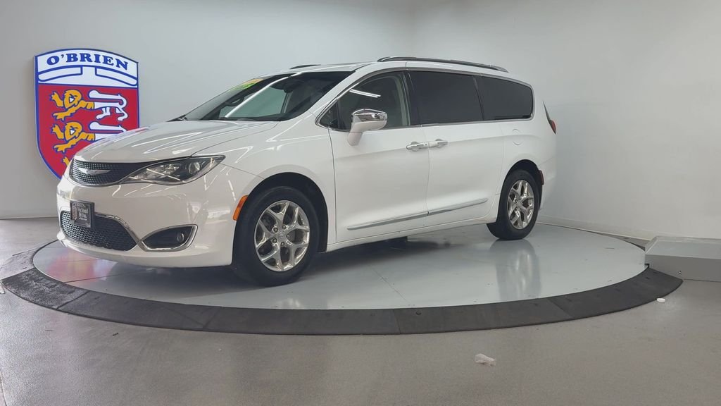 Used 2018 Bright White Clearcoat Chrysler Limited image 4