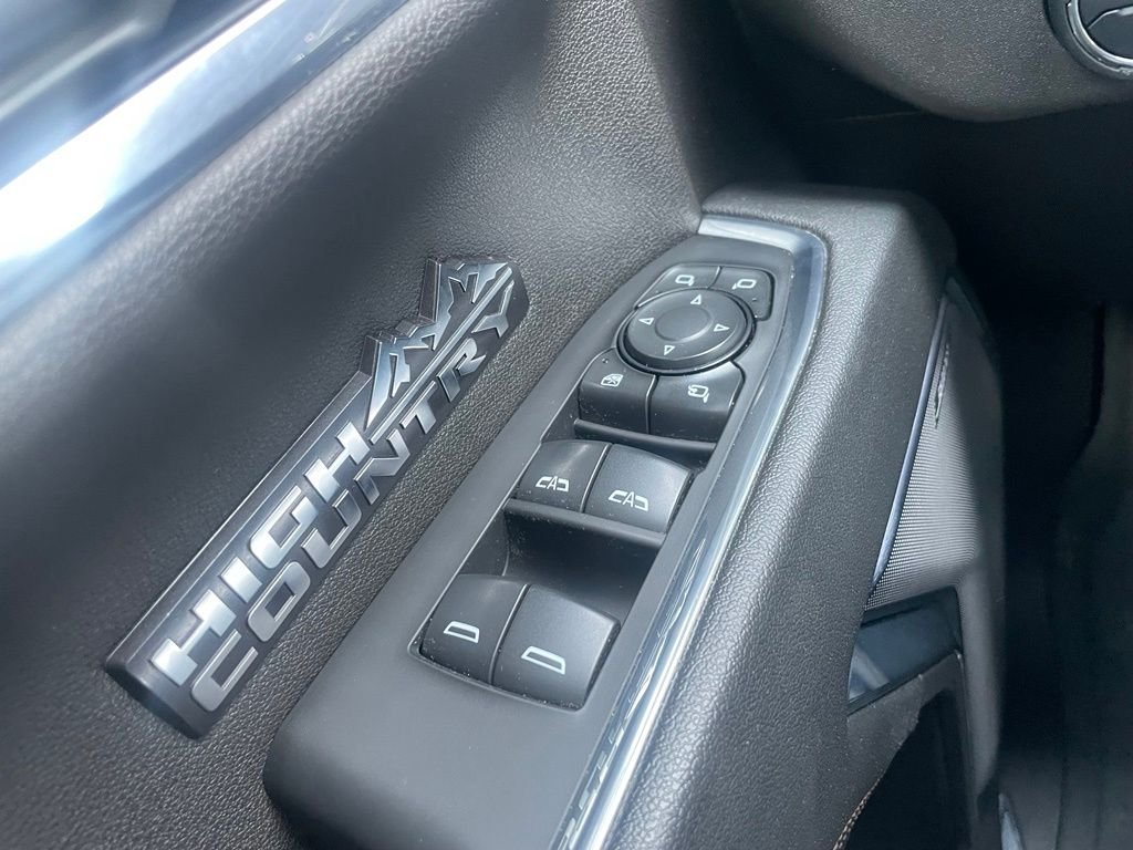 Used 2023 Red Chevrolet High Country image 21