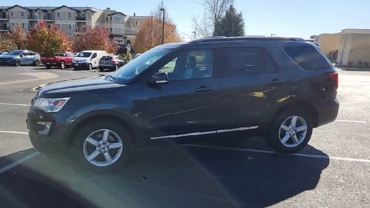 2016 Ford Explorer XLT photo 3