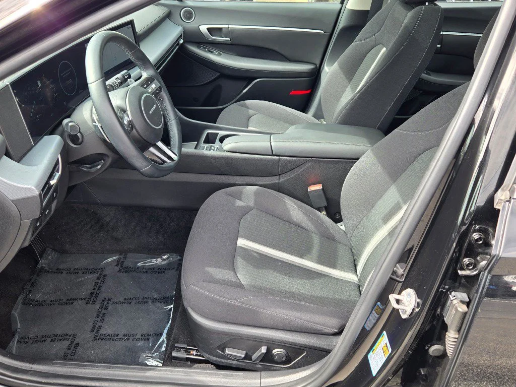 Used 2024 Black Hyundai SEL image 19