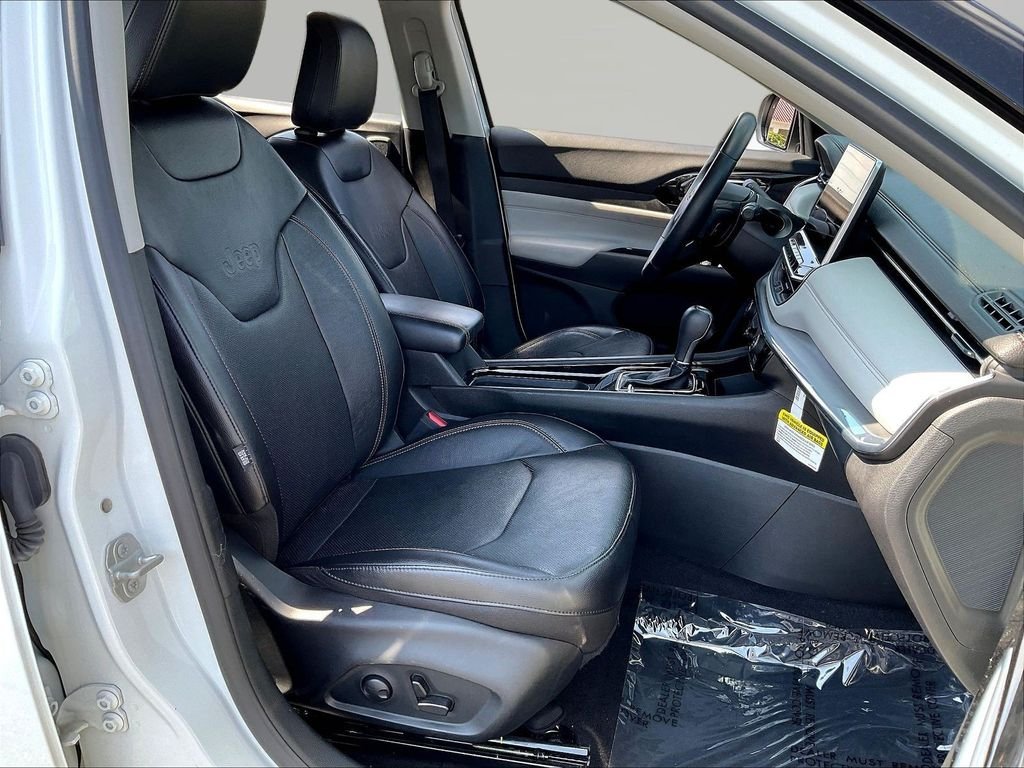Used 2022 White Jeep Limited image 29