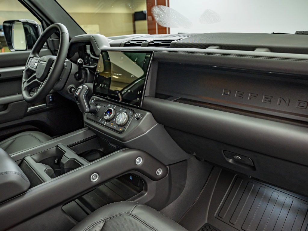 New 2026 Fuji White Land Rover X-Dynamic SE image 37