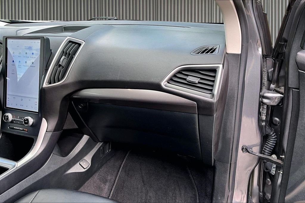 Used 2023 Gray Ford SEL image 18