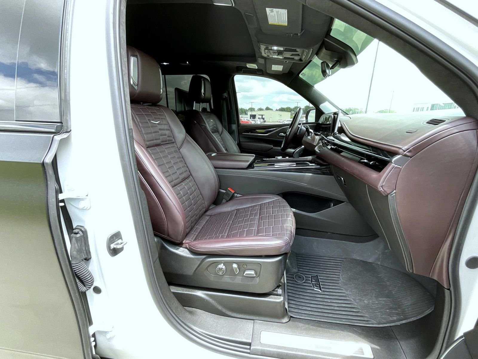 Used 2024 White Cadillac V-Series image 16