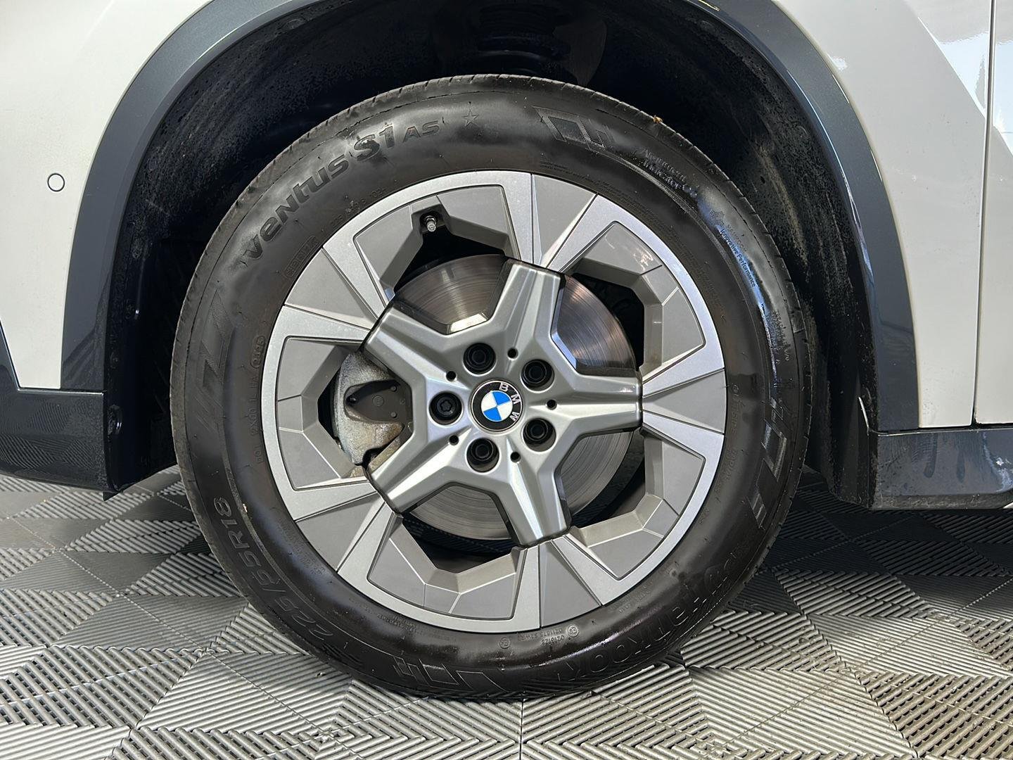 New 2026 Mineral White Metallic BMW xDrive28i image 8