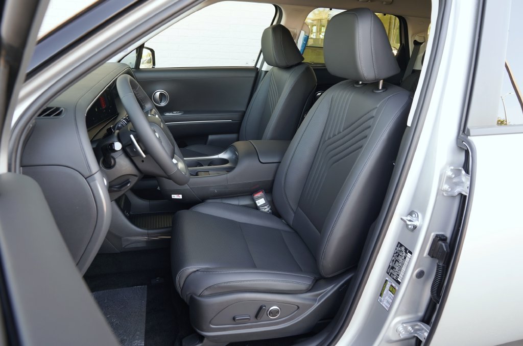 New 2027 Shimmering Silver Hyundai SEL image 31