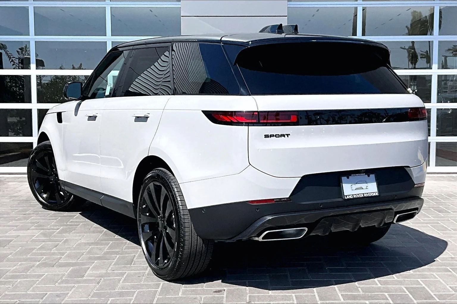 New 2026 Borasco Grey Land Rover SE image 3