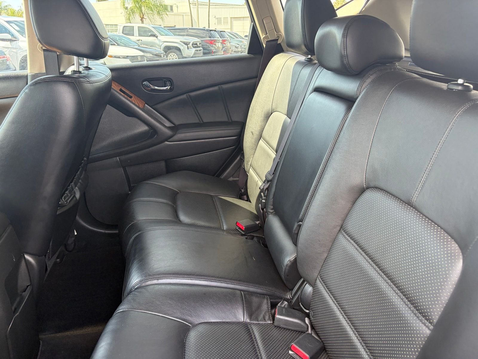 Used 2011 Black Nissan LE image 9