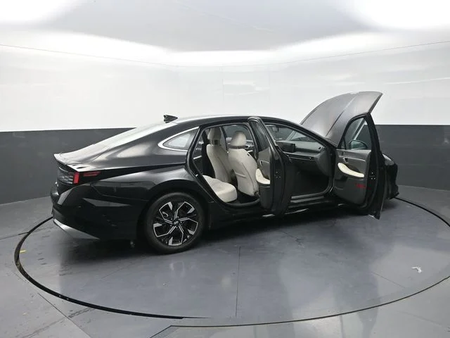 Used 2024 Black Hyundai SEL image 45