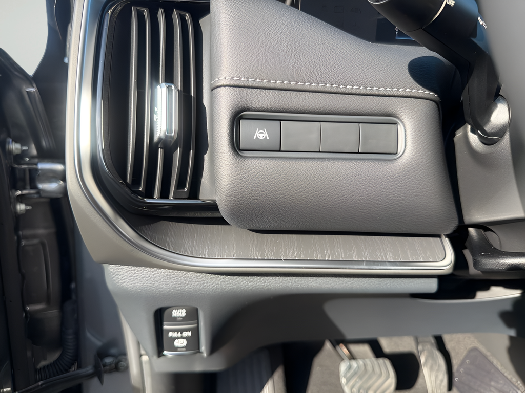 2026 Nissan Armada SV - Photo 33
