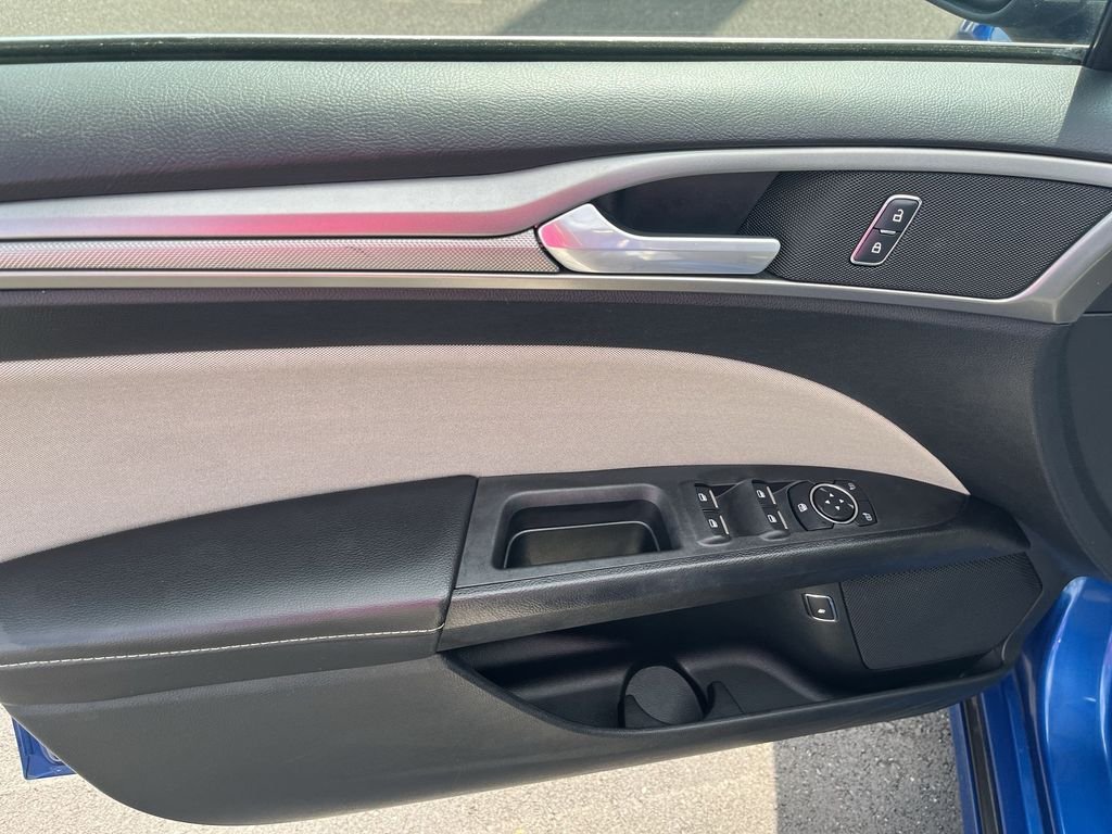 Used 2018 Blue Ford S image 13