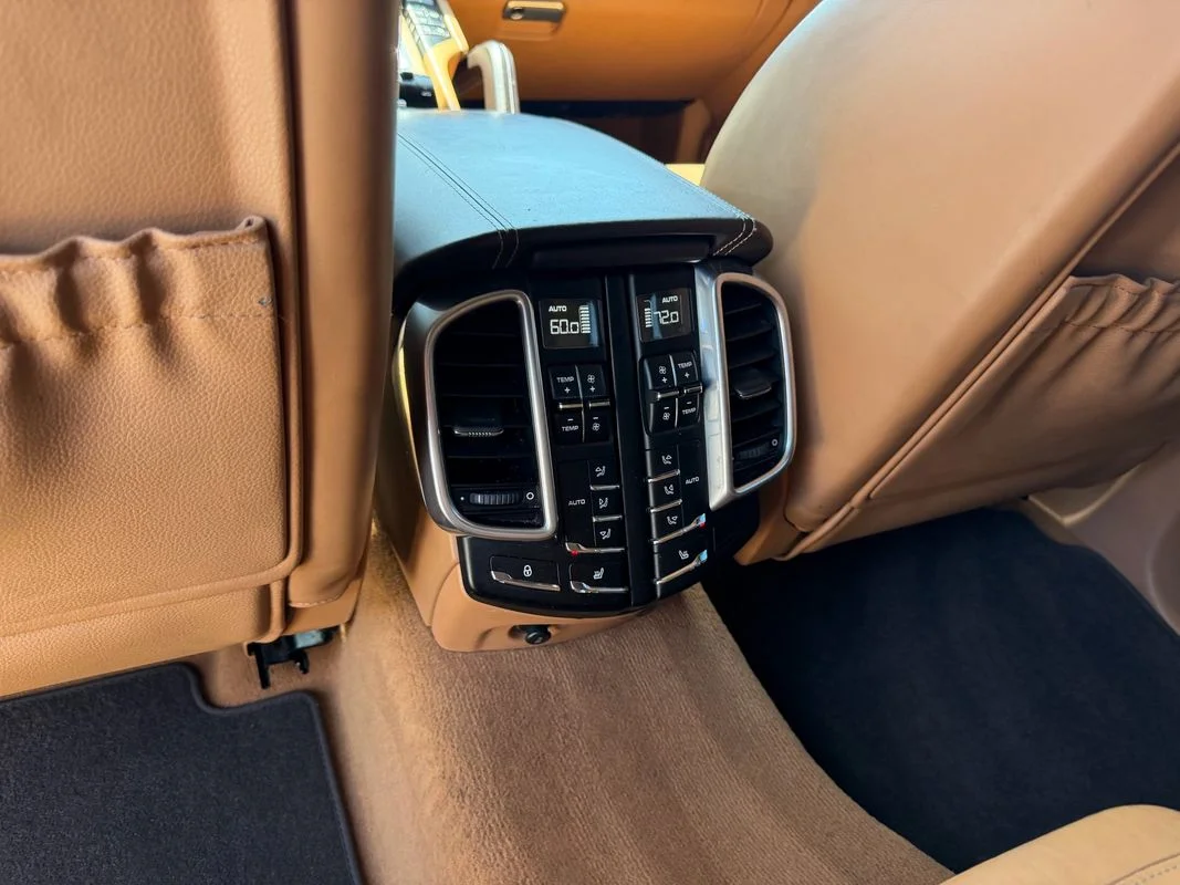 Used 2012  Porsche Turbo image 16