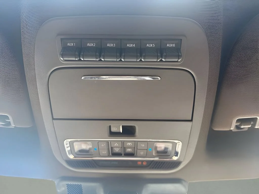 Used 2023  Ford XL image 34