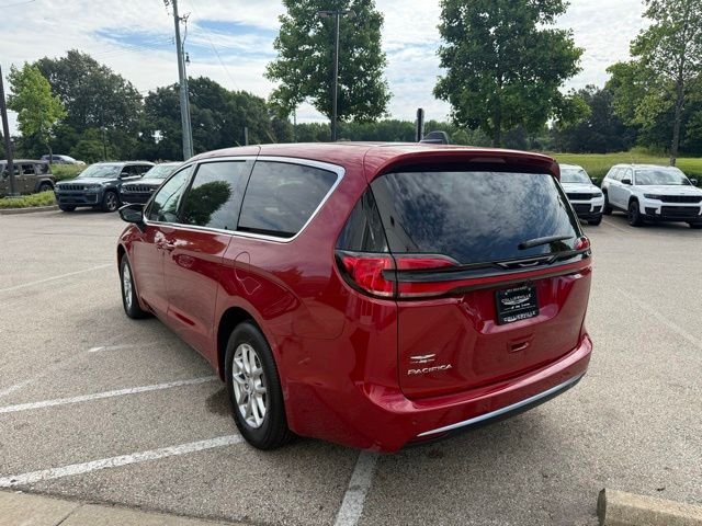 New 2027 Red Hot Pearl-Coat Exterior Paint Chrysler Select image 4