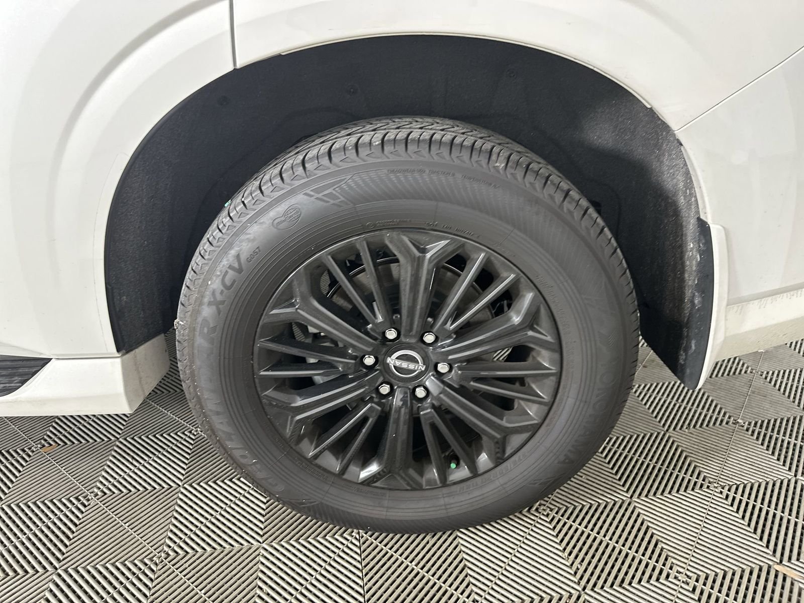 2025 Nissan Armada Platinum - Photo 10