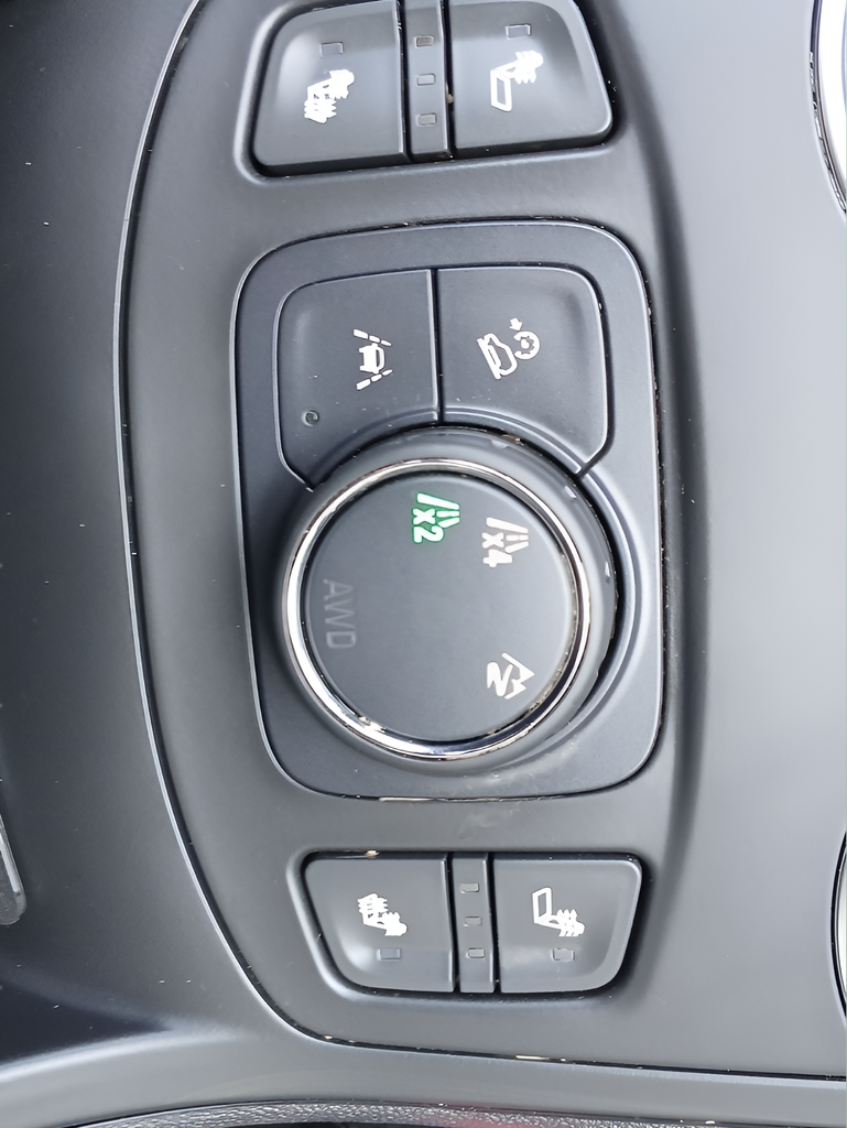 Used 2024 Silver GMC SLE image 23