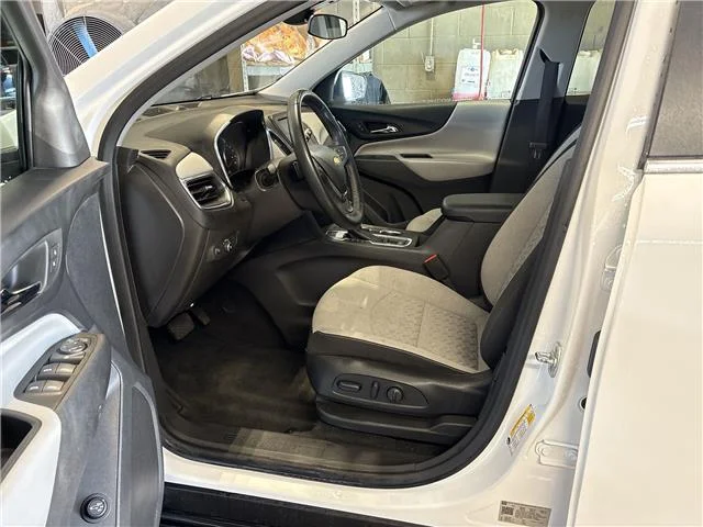 Used 2024 Summit White Chevrolet LT w/1LT Front-Wheel Drive image 10