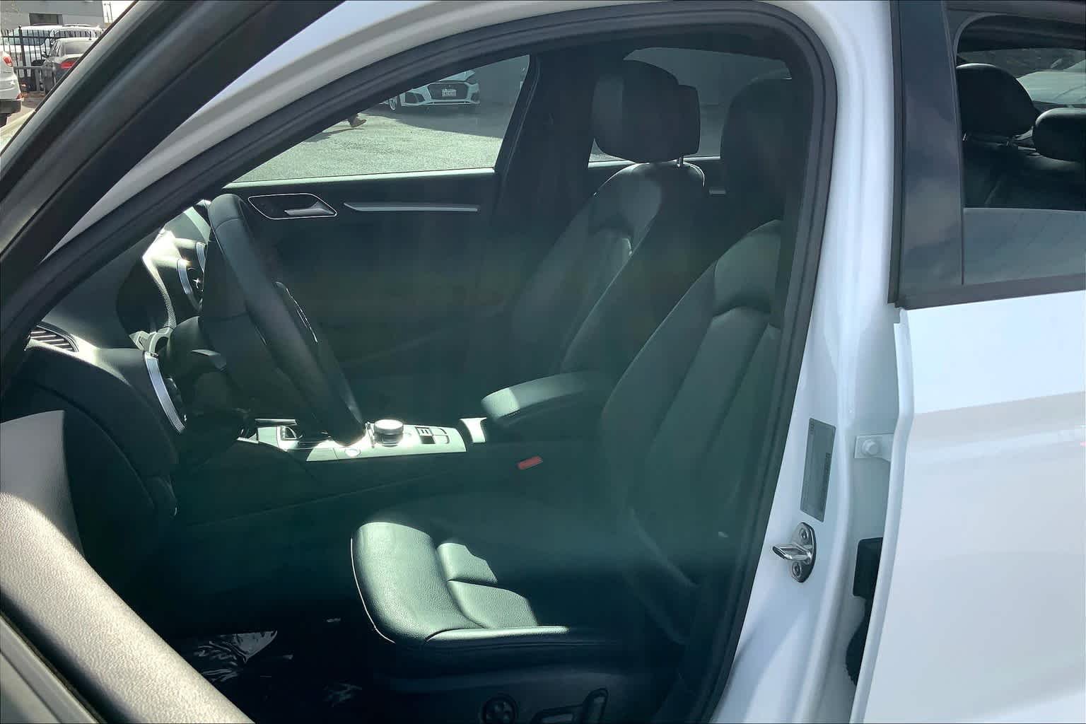 Used 2018 Ibis White Audi Tech Premium image 8