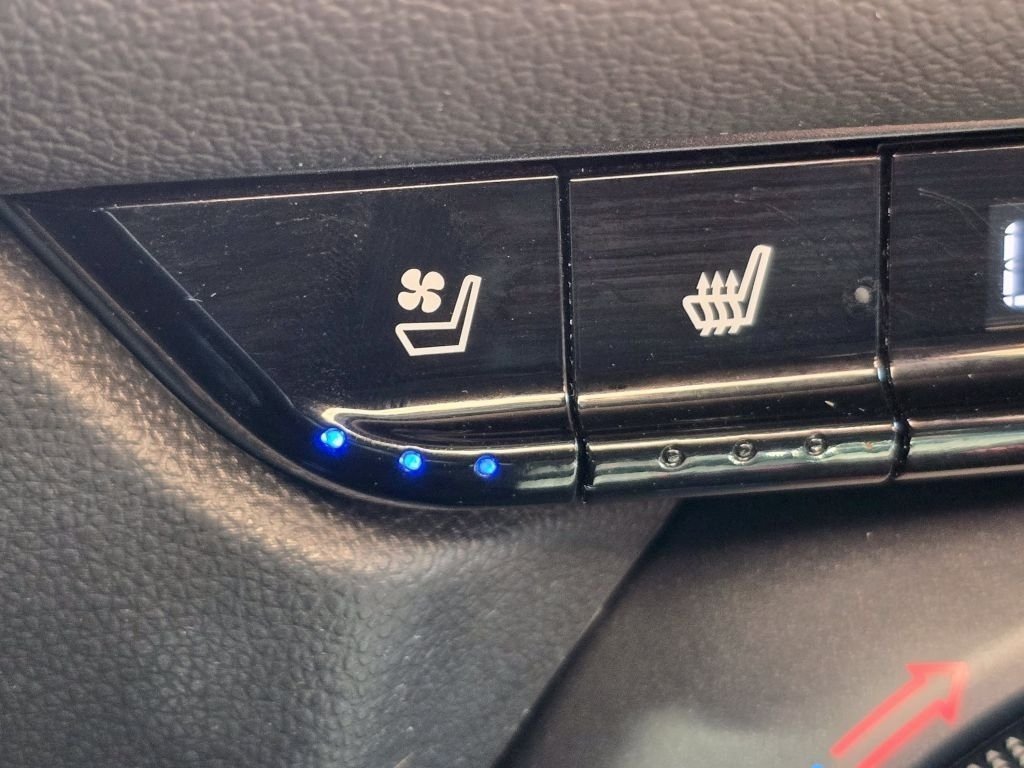 Used 2019 Cajun Red Tintcoat Chevrolet RS image 9