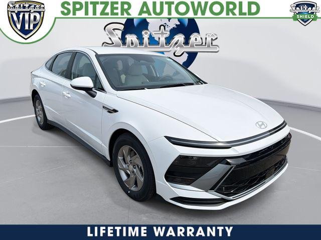 New 2026 White Hyundai SE image 1