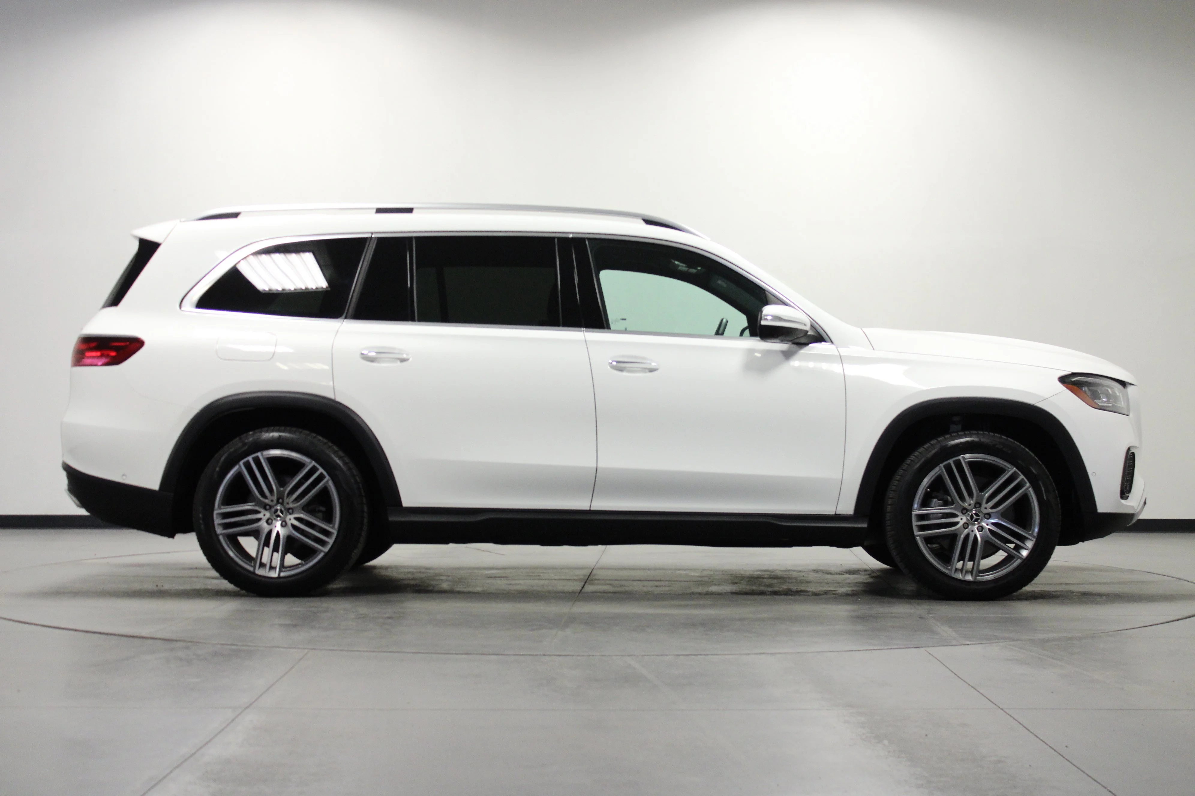 Used 2026 Polar White Mercedes-Benz GLS 450 image 3