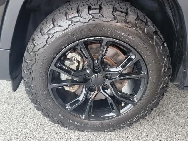 Certified Used 2021 Black Jeep Latitude Lux image 7