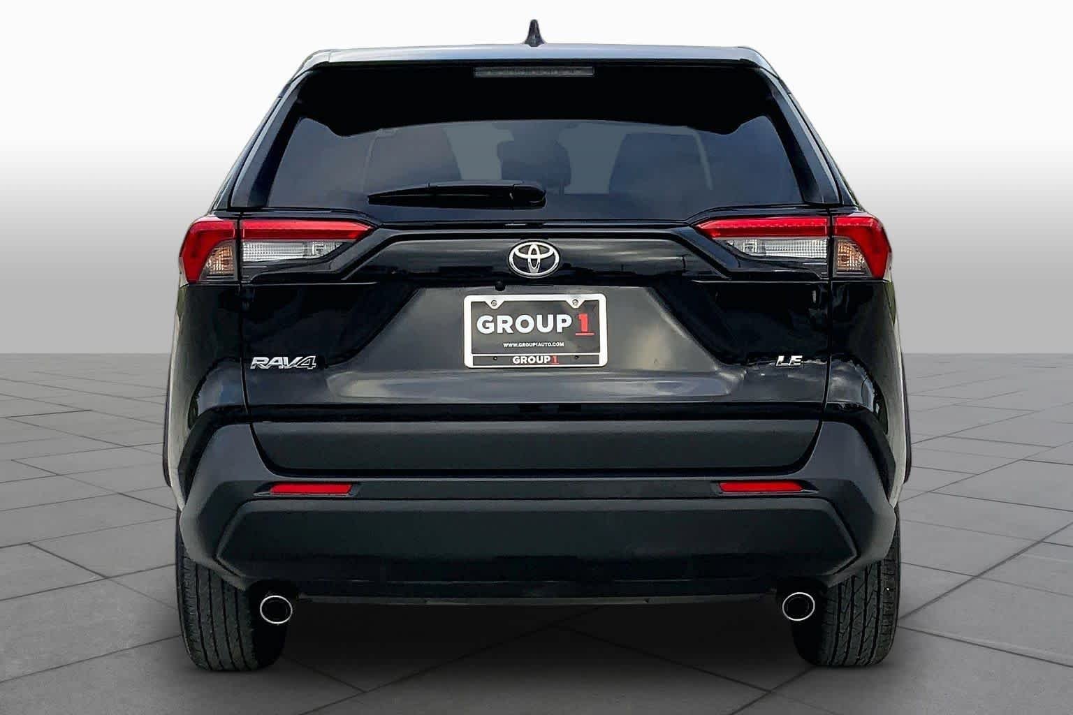 Used 2025 Midnight Black Metallic Toyota LE image 5